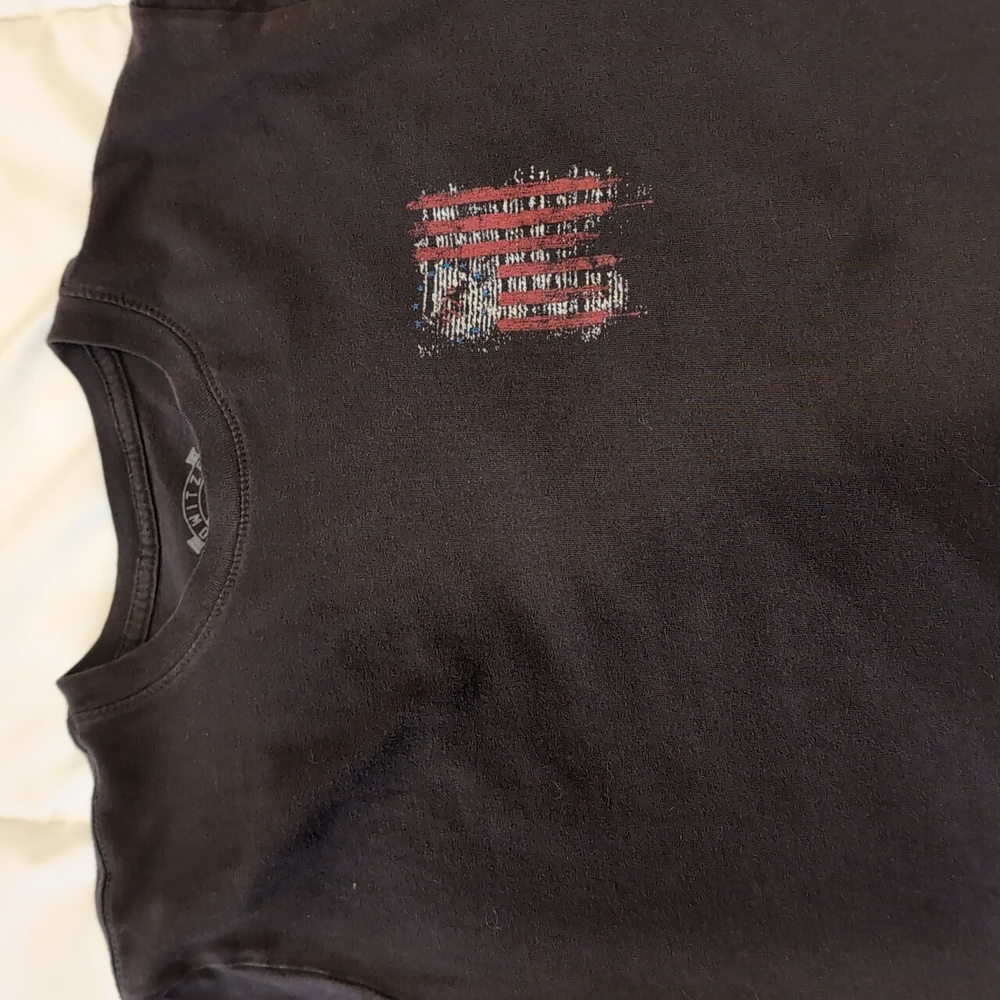 Howitzer youth large black short sleeve tee with 1776 flag on back